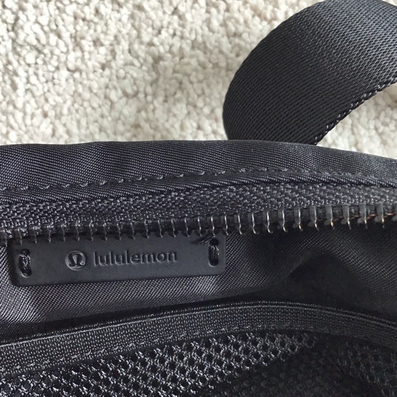 lululemon athletica Black Everywhere Belt Bag - Picture 5 of 5